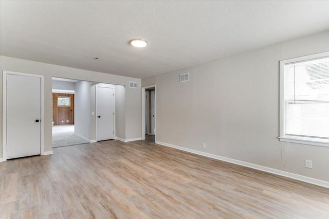 1638 S Faulders Ln, Wichita, KS 67208