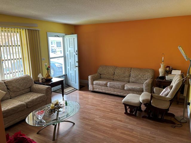 4517 NW 49th Street, Tamarac, FL 33319