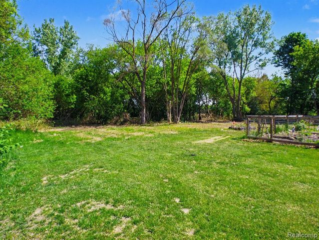 5272 W Frances Road, Clio, MI 48420