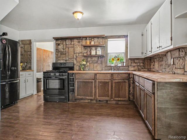 5272 W Frances Road, Clio, MI 48420