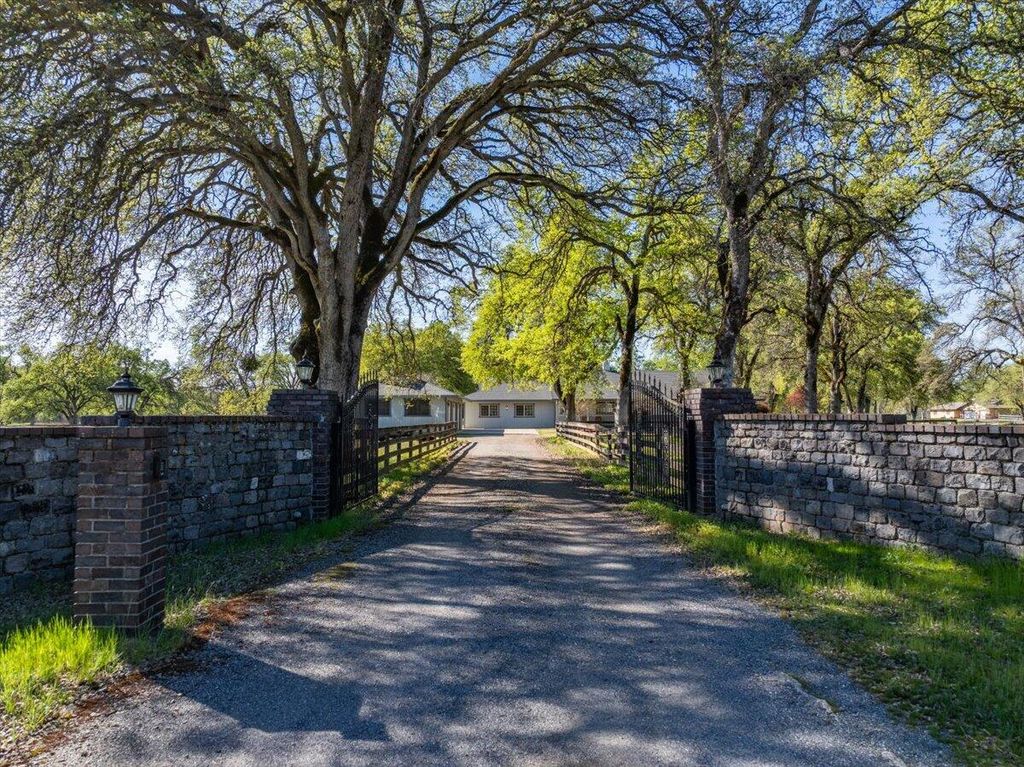 16703 Gas Point Road, Cottonwood, CA 96022