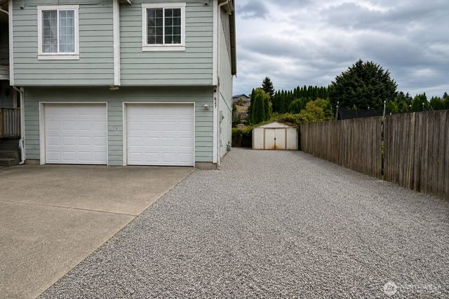 627 Brookdale Road E, Tacoma, WA 98445