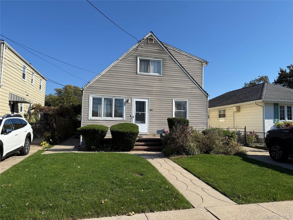 34 Carleton Street, Westbury, NY 11590