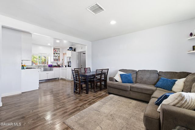 221 E Avenue P2, Palmdale, CA 93550