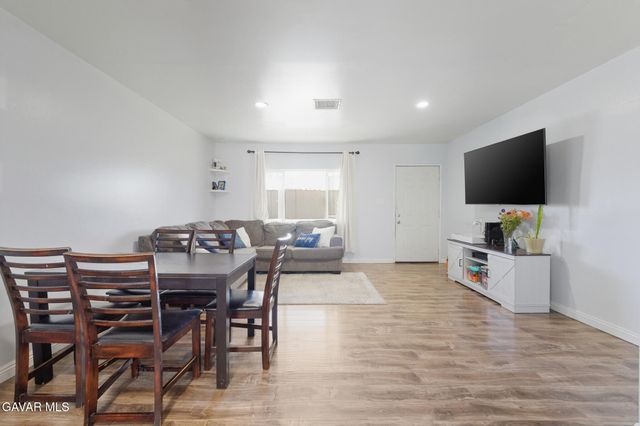 221 E Avenue P2, Palmdale, CA 93550