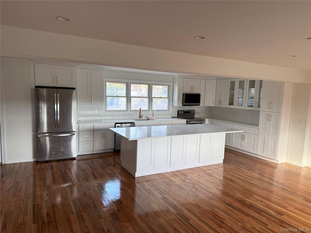 751 Centerwood Street, West Babylon, NY 11704