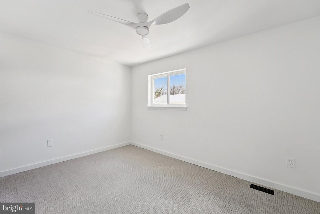 Image 13 of property listing at 3046 HEATHCOTE RD, Waldorf, MD 20602