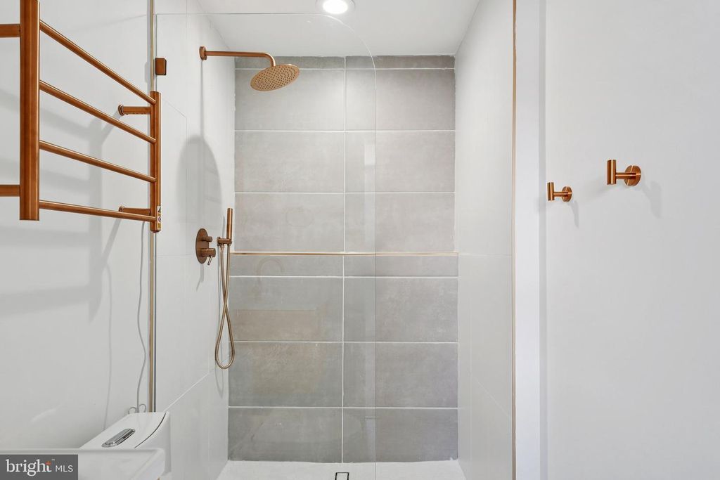 Image 17 of property listing at 3046 HEATHCOTE RD, Waldorf, MD 20602