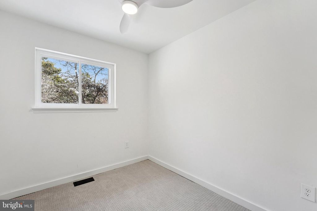 Image 20 of property listing at 3046 HEATHCOTE RD, Waldorf, MD 20602