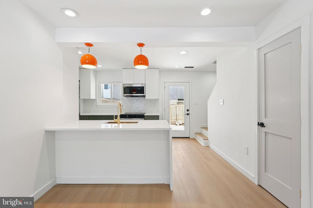 Image 7 of property listing at 3046 HEATHCOTE RD, Waldorf, MD 20602