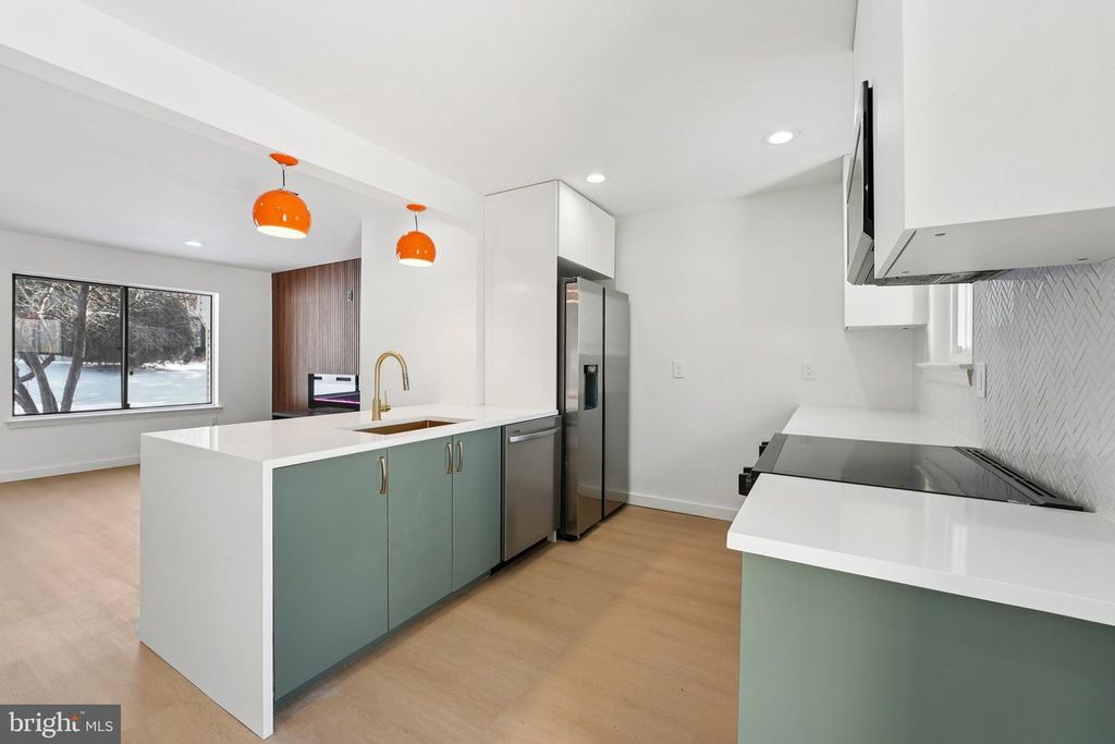 Image 8 of property listing at 3046 HEATHCOTE RD, Waldorf, MD 20602