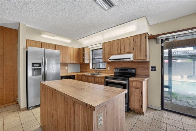 4240 NW 74th Avenue, Lauderhill, FL 33319