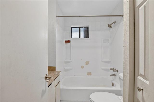 4240 NW 74th Avenue, Lauderhill, FL 33319