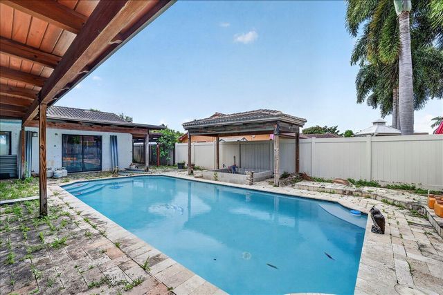 4240 NW 74th Avenue, Lauderhill, FL 33319
