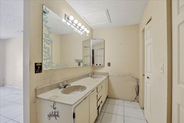 4240 NW 74th Avenue, Lauderhill, FL 33319