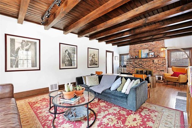 650 Wattles Road, Bloomfield Hills, MI 48304