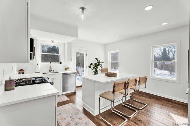 650 Wattles Road, Bloomfield Hills, MI 48304