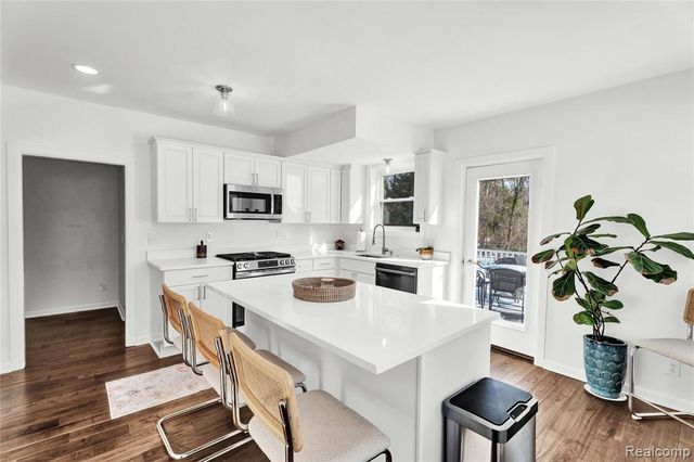 650 Wattles Road, Bloomfield Hills, MI 48304