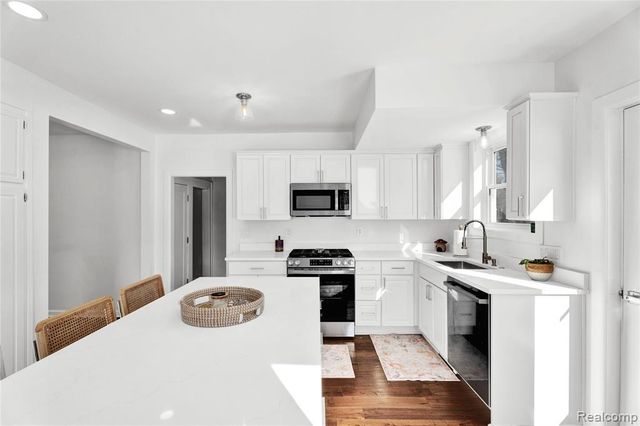 650 Wattles Road, Bloomfield Hills, MI 48304