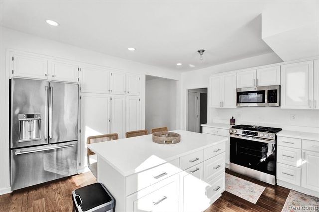 650 Wattles Road, Bloomfield Hills, MI 48304