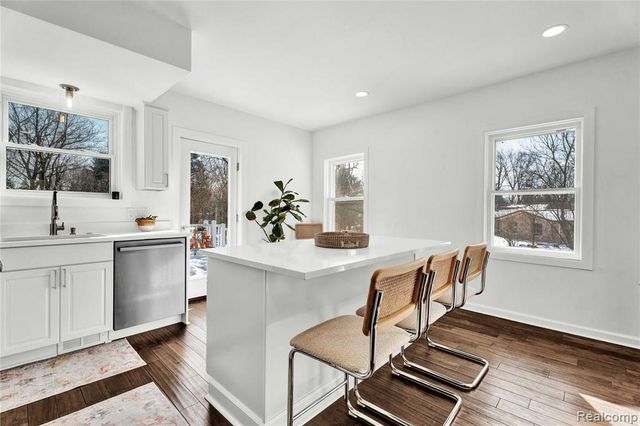 650 Wattles Road, Bloomfield Hills, MI 48304