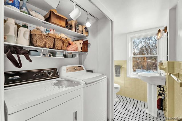 650 Wattles Road, Bloomfield Hills, MI 48304