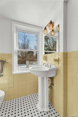 650 Wattles Road, Bloomfield Hills, MI 48304