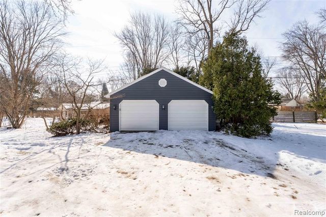 650 Wattles Road, Bloomfield Hills, MI 48304