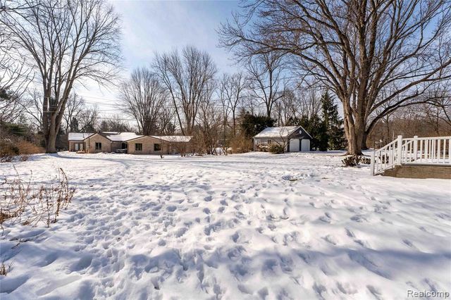 650 Wattles Road, Bloomfield Hills, MI 48304