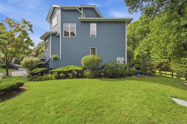 35 Village Green, Bardonia, NY 10954
