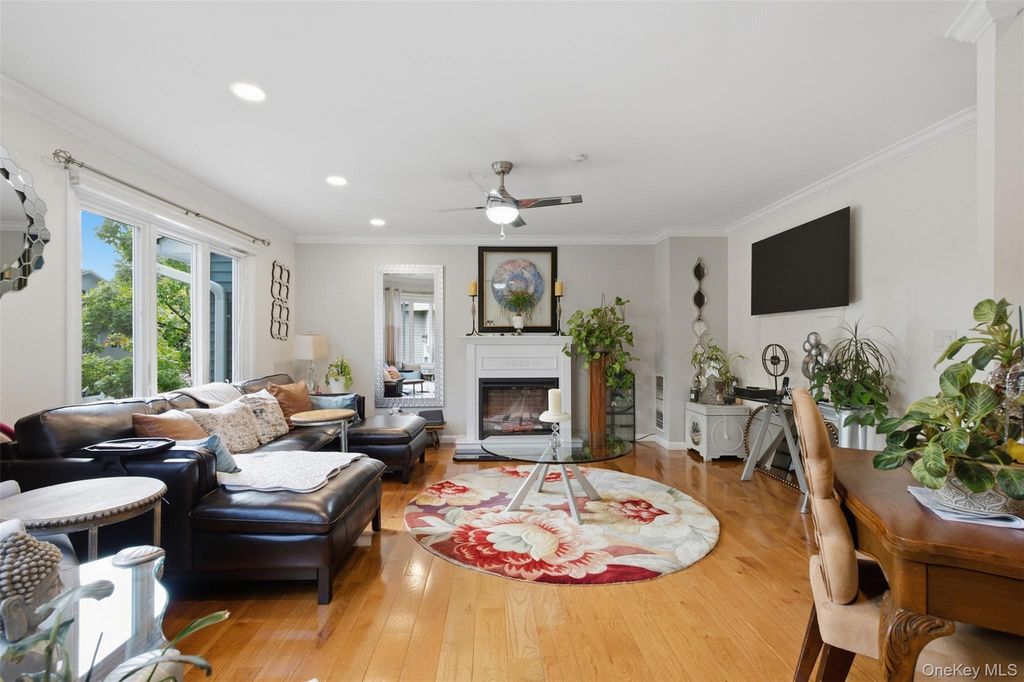 35 Village Green, Bardonia, NY 10954 — photo 4