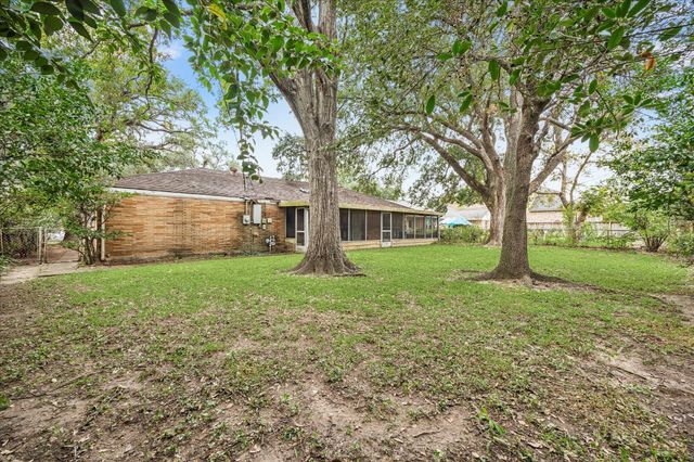 5119 Beechnut Street, Houston, TX 77096