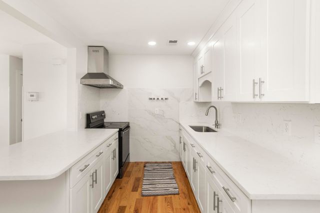 312 Paragon Mills Rd, Nashville, TN 37211