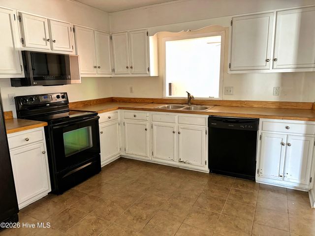 1003 Brynn Marr Road, Jacksonville, NC 28546