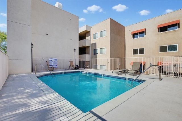 9610 Zelzah Avenue 203, Los Angeles, CA 91325
