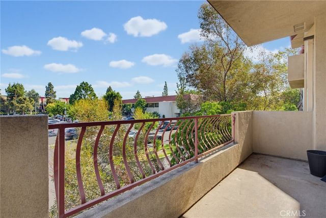 9610 Zelzah Avenue 203, Los Angeles, CA 91325