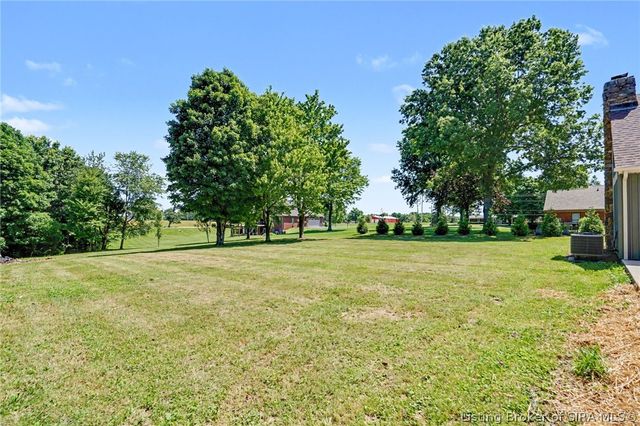 2002 Beckin Drive, Floyds Knobs, IN 47119