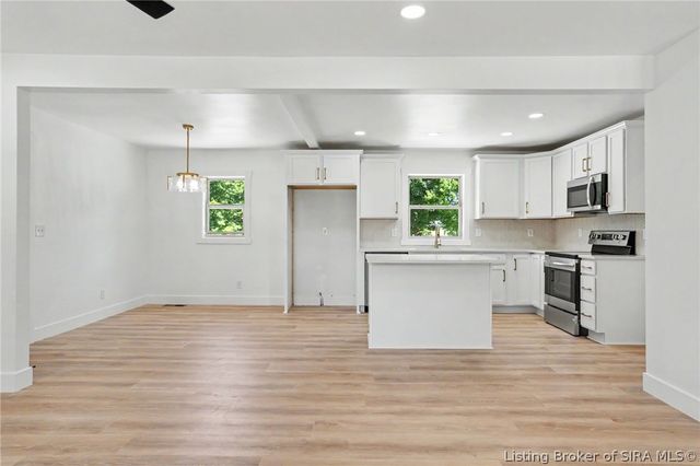 2002 Beckin Drive, Floyds Knobs, IN 47119