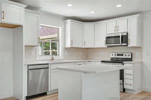 2002 Beckin Drive, Floyds Knobs, IN 47119