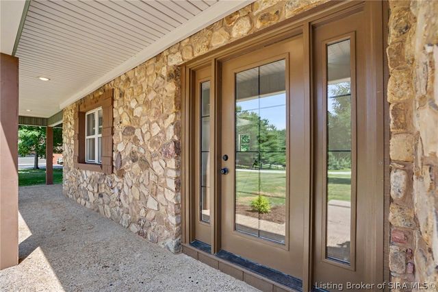 2002 Beckin Drive, Floyds Knobs, IN 47119