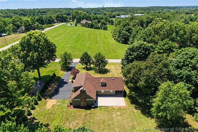 2002 Beckin Drive, Floyds Knobs, IN 47119