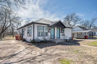 713 Sam Rayburn W, Bonham, TX 75418