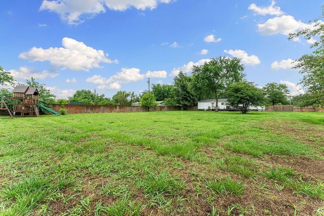 1225 SW Dallas Street, Gravette, AR 72736