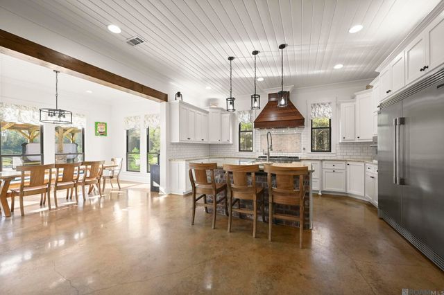 10118 La Hwy 421, St Francisville, LA 70775