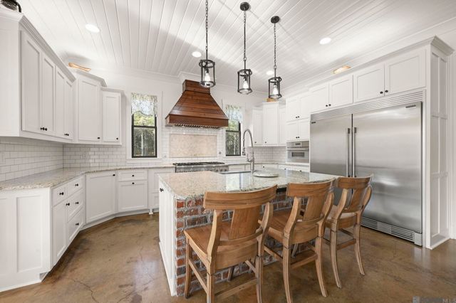 10118 La Hwy 421, St Francisville, LA 70775