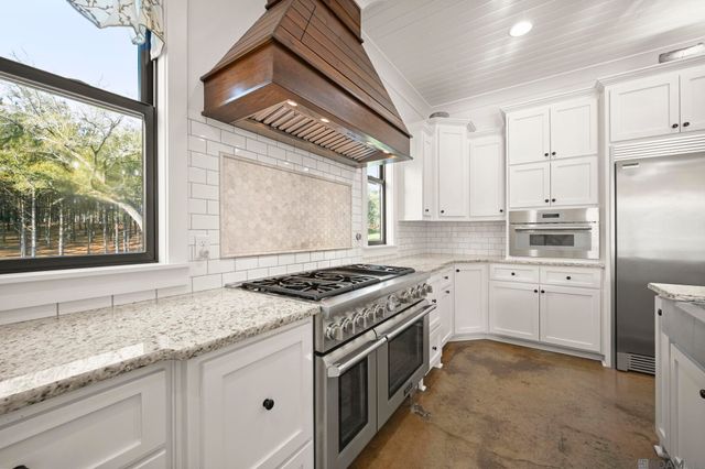 10118 La Hwy 421, St Francisville, LA 70775