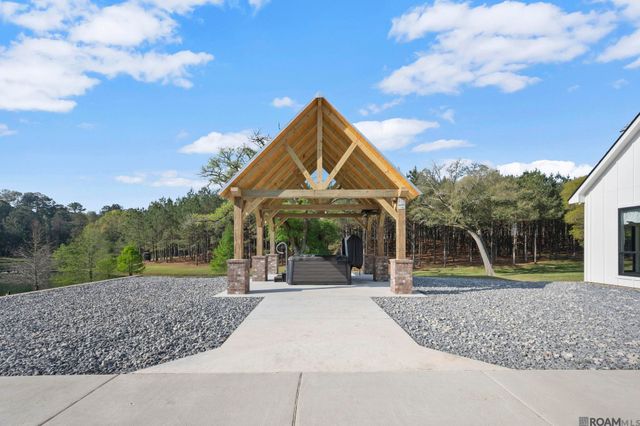 10118 La Hwy 421, St Francisville, LA 70775