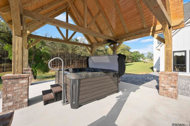 10118 La Hwy 421, St Francisville, LA 70775