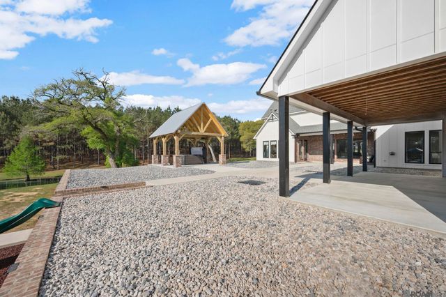 10118 La Hwy 421, St Francisville, LA 70775