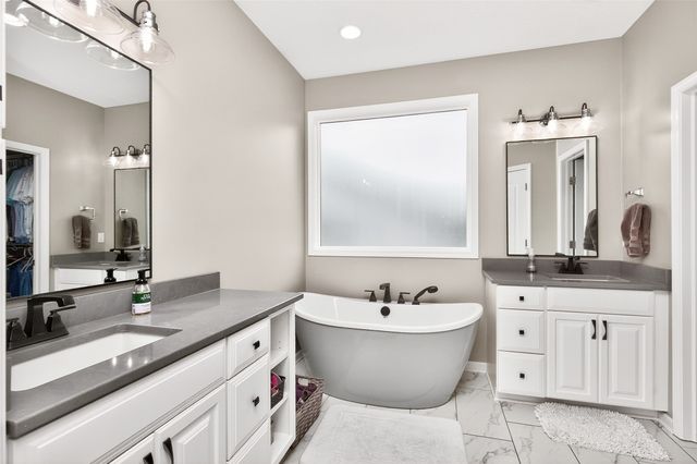 4209 127th Circle, Urbandale, IA 50323